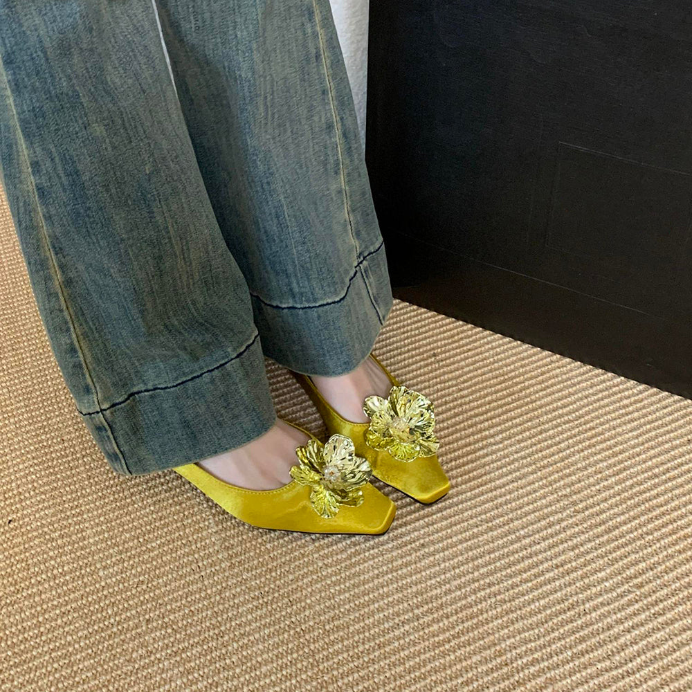 Shining flower textured reflective casual shoes