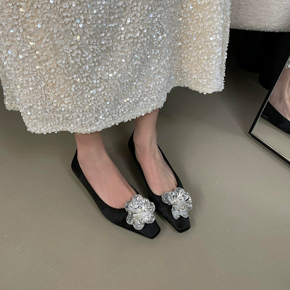 Shining flower textured reflective casual shoes