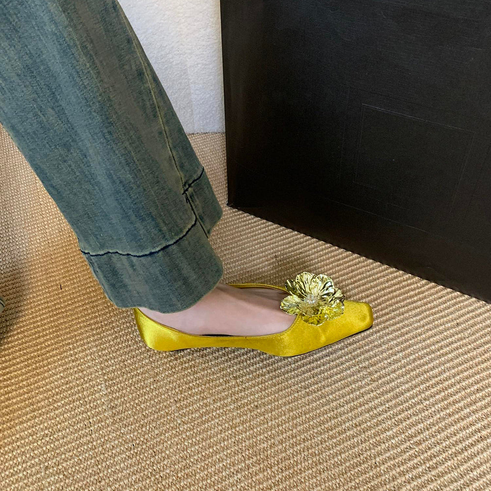 Shining flower textured reflective casual shoes