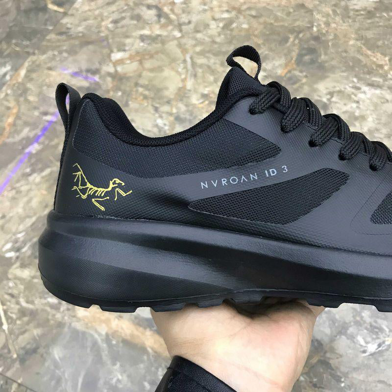 High-end black multi-functional sports shoes